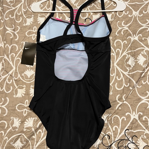 Nike swimsuit - Picture 2 of 3